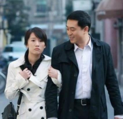 从被嘲讽“吃软饭”到凭强直性脊柱炎身躯撑起“叔圈半壁江山”:张嘉译身体日渐佝偻的真相揭秘! 从被嘲讽“吃软饭”到凭强直性脊柱炎身躯撑起“叔圈半壁江山”:张嘉译身体日渐佝偻的真相揭秘!